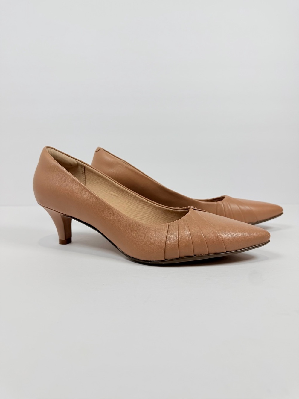 Collection by Clarks Linvale Crown Women's Tan Pointed-Toe Low Heel Pumps 9M